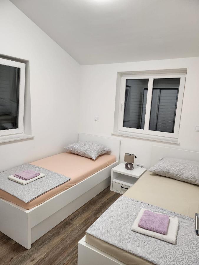 Apartmani M&L I M&J Malinska Exterior photo