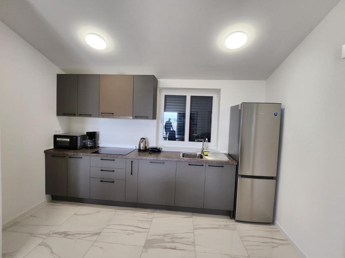 Apartmani M&L I M&J Malinska Exterior photo